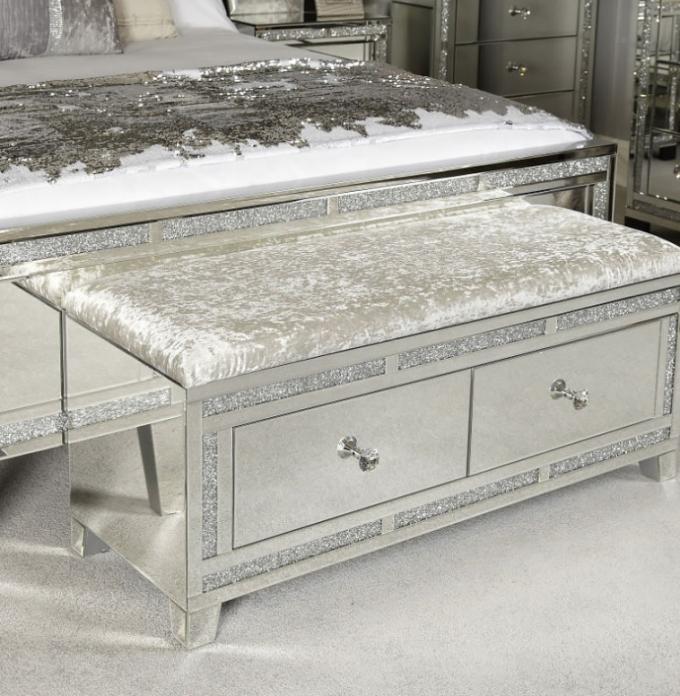 Set da camera da letto specifico con specchio, stile moderno, letto matrimoniale, mobili con design contemporaneo 5