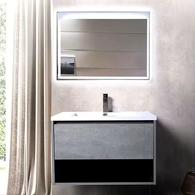 Piccolo vaschetto da bagno da 42 pollici, combinato con il rivestimento, la vanità e il lavabo. 1