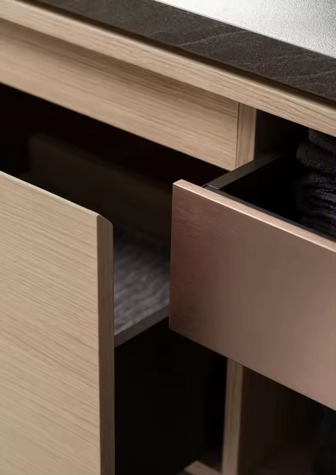 OEM Makeup Parete appesa lavandino Vanità specchio LED con vasca di resina 0